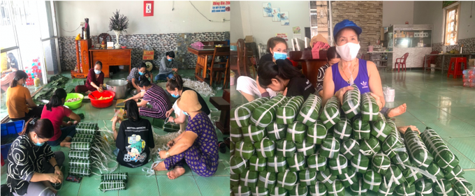 Bà Trần Thị Bông - thành viên CLB Sen Hồng - Chủ Bếp cơm Nhà Bông, TX Phước Long (hình bên phải, đội nón) cùng các thành viên của CLB và một số người thân hăng hái gói bánh tét gửi vùng dịch