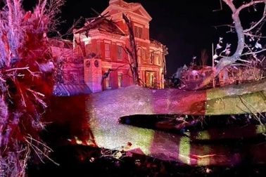 Lốc xoáy kinh hoàng càn quét bang của Mỹ, ít nhất 50 người có thể đã chết