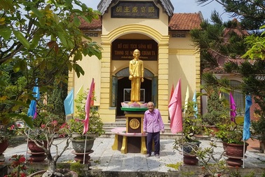 Cụ già 85 tuổi sưu tầm hơn 100 tư liệu quý, làm bảo tàng về Bác Hồ