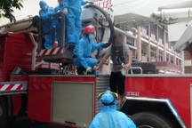 Cứu người phụ nữ định nhảy lầu tự tử trong khu cách ly