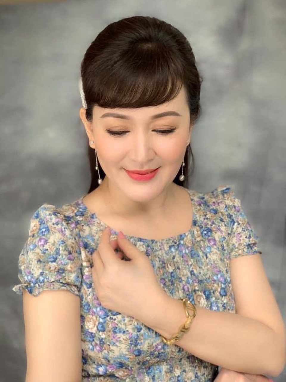 NSND Minh Hoà gây sửng sốt với kiểu tóc “nam tính” hơn 30 năm trước - 9 NSND Minh Hoà gây sửng sốt với kiểu tóc “nam tính” hơn 30 năm trước - 9