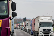 Ukraine bị ảnh hưởng nghiêm trọng khi biên giới với Ba Lan kẹt cứng