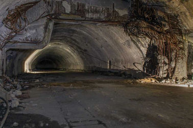 Bên trong hầm trú ẩn bỏ hoang, được xây dựng để chống lại thảm họa hạt nhân