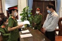 Một cán bộ địa chính bị bắt vì sai phạm đất đai