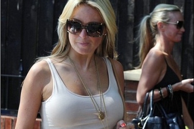 Vợ Steven Gerrard phản đối việc đặt tên “khác lạ” cho con