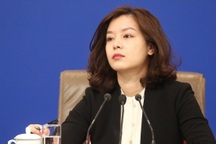 Nữ phiên dịch viên "gây sốt" sau cuộc đối thoại căng thẳng Mỹ - Trung