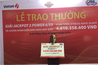 Bán vé số dạo, người phụ nữ bất ngờ trúng Vietlott gần 5 tỷ đồng