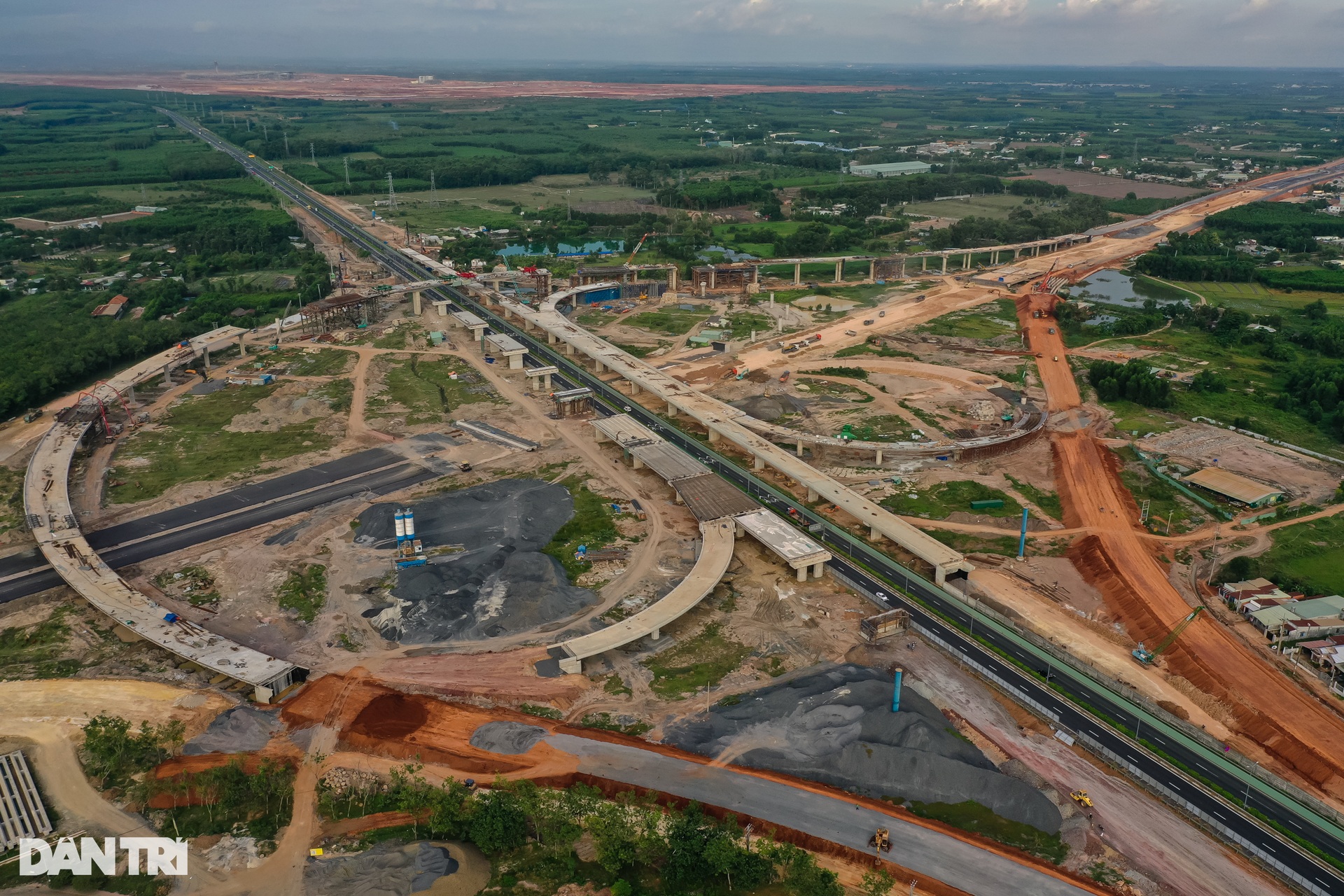 Cao tốc Biên Hòa - Vũng Tàu đoạn qua tỉnh Đồng Nai tăng tốc thi công - 1 Cao tốc Biên Hòa - Vũng Tàu đoạn qua tỉnh Đồng Nai tăng tốc thi công - 1