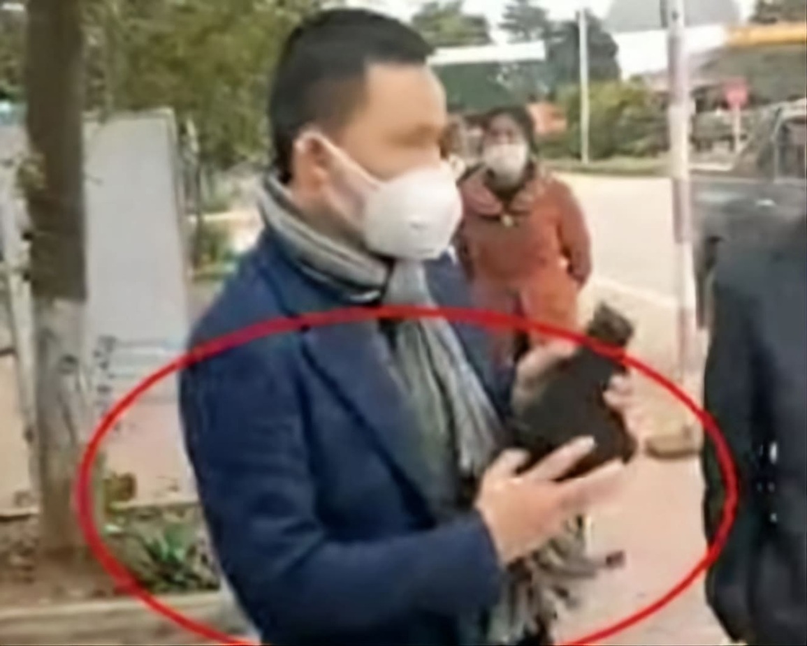 Người đàn ông rút súng trong cuộc mua bán đất có phải là luật sư? - 1 Người đàn ông rút súng trong cuộc mua bán đất có phải là luật sư? - 1