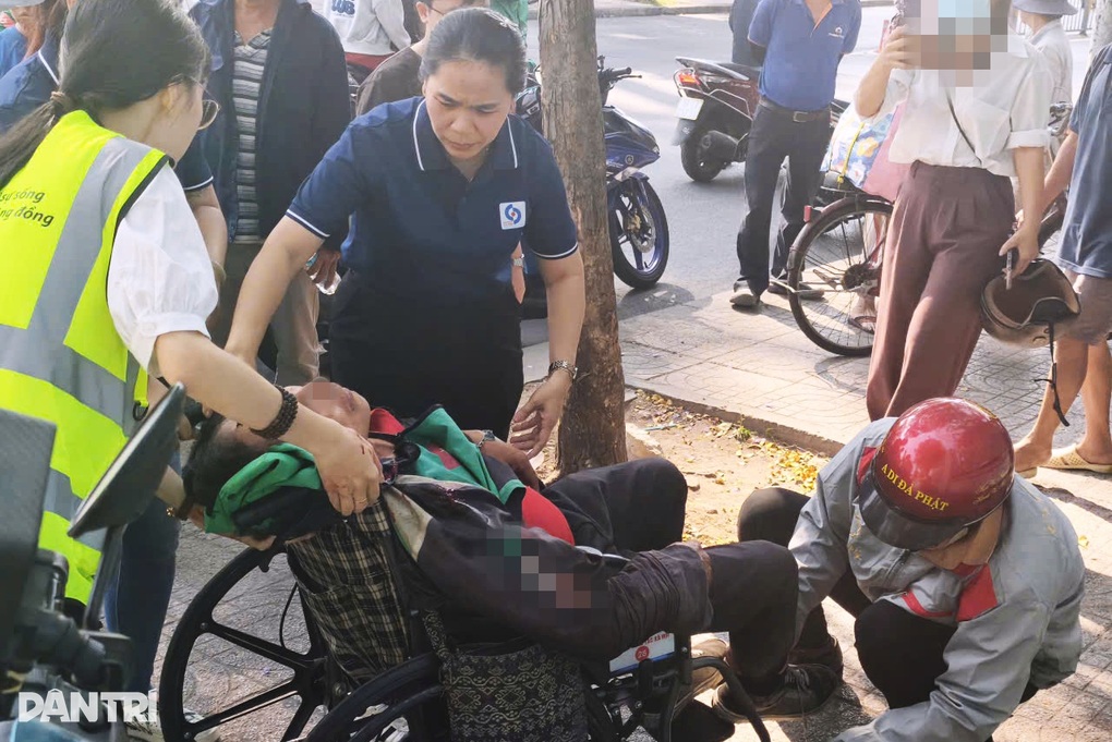TPHCM: Tài xế xe công nghệ xô xát trước bệnh viện, vào cấp cứu ngày cận Tết - 1