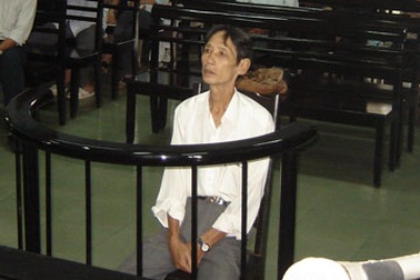 Lĩnh 6 tháng tù vì hành hung Chủ tịch LĐLĐ tỉnh 