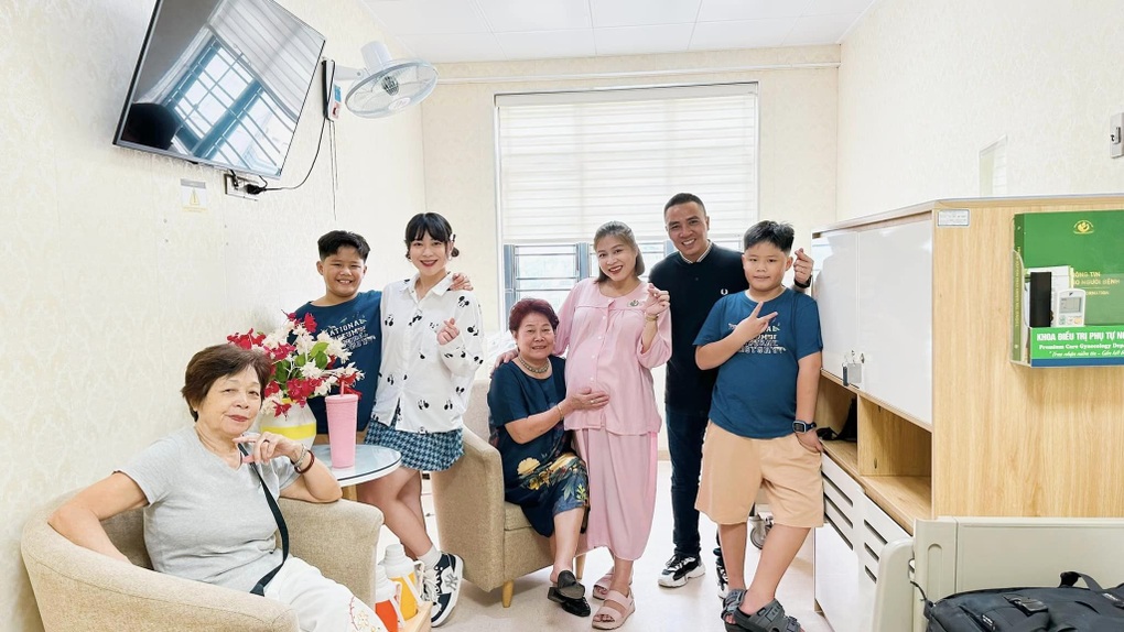 MC Hoàng Linh VTV hạ sinh con gái ở tuổi U40 - 3