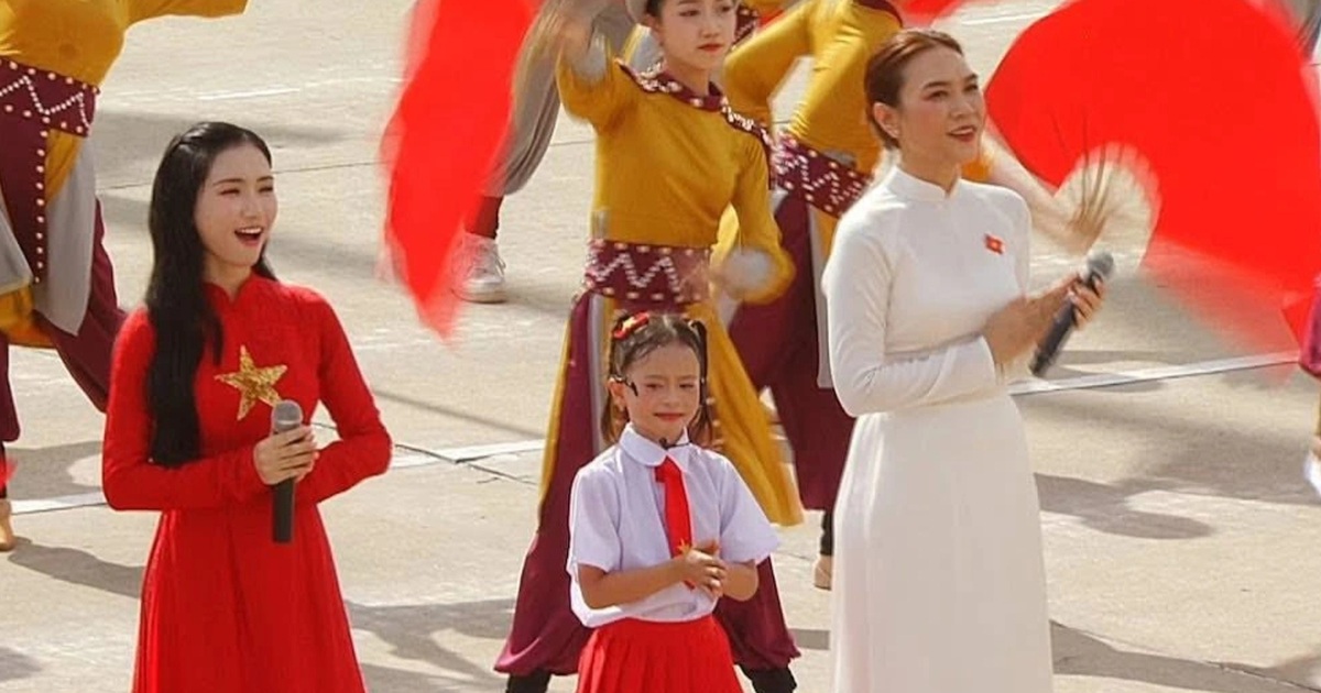 Bé gái 7 tuổi hát ở A80: Bố ruột kể hậu trường,...