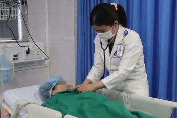 Nữ bác sĩ 7 năm cứu người nơi cận kề cửa tử: "Còn sống là còn hy vọng"