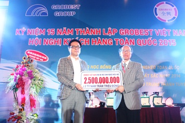 Phối hợp với Quỹ Khuyến học Việt Nam trao học bổng trị giá 2,5 tỷ đồng