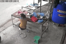 Một vụ tai nạn vì vội đi mua thịt lợn?