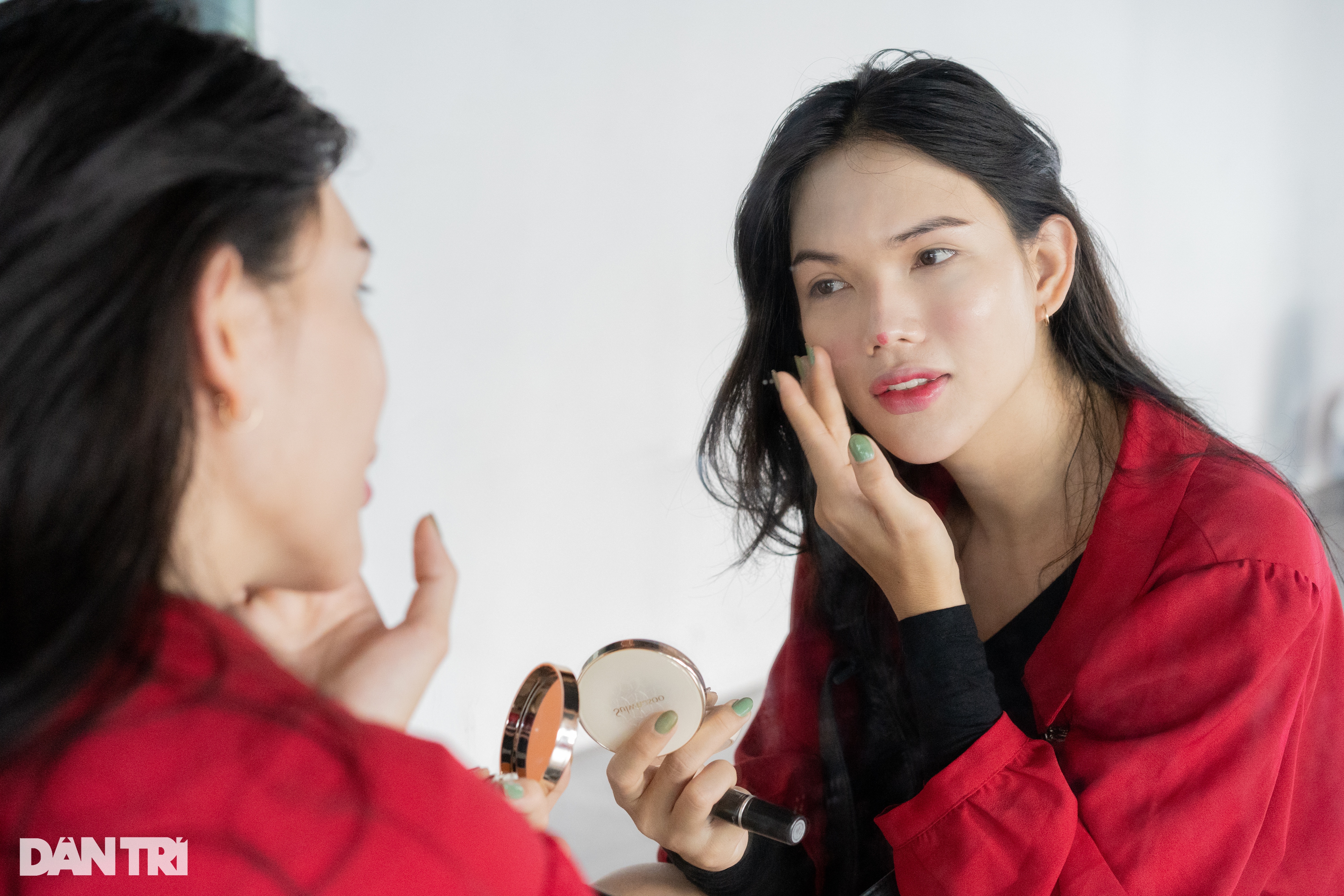 Mỹ nhân chuyển giới ở Hà Nội kể về giây phút chết đi sống lại trên bàn mổ - 1 Mỹ nhân chuyển giới ở Hà Nội kể về giây phút chết đi sống lại trên bàn mổ - 1