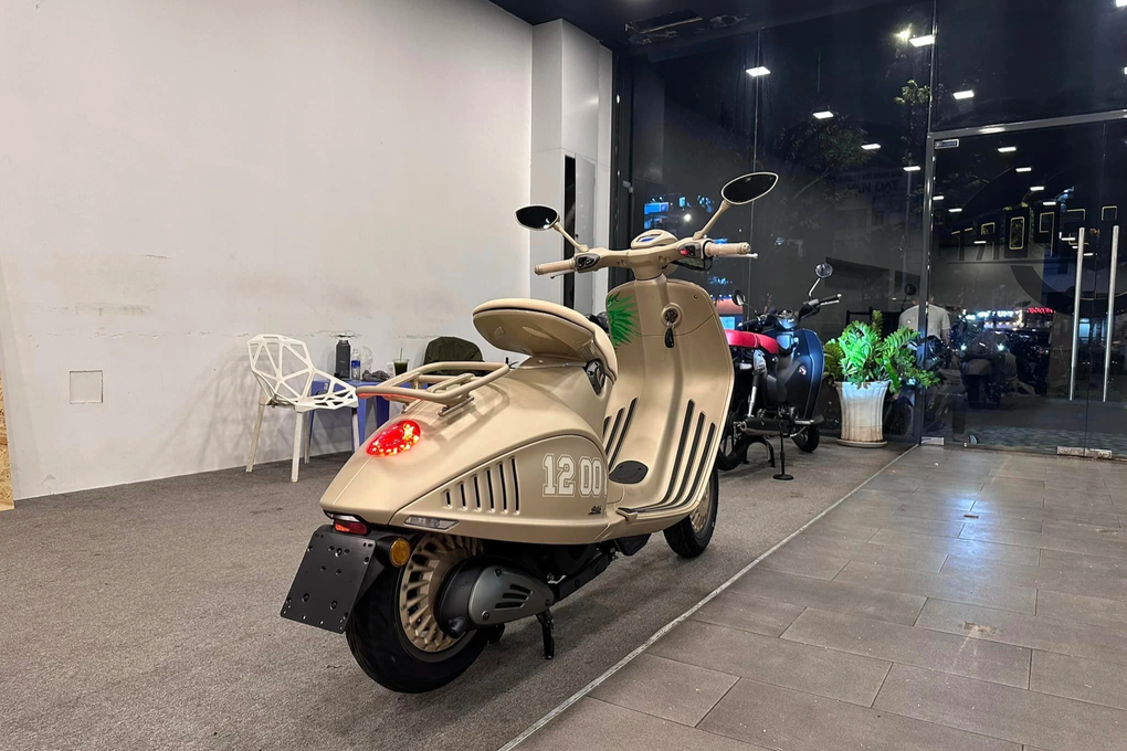 Vespa 946 Dragon đầu tiên về Việt Nam hét giá ngang Mercedes-Benz GLC - 5