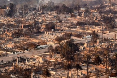 Hình ảnh hoang tàn tại khu nhà giàu nước Mỹ sau thảm họa cháy rừng