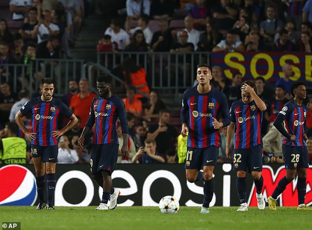 Thua đậm Bayern Munich, Barcelona bị loại ở Champions League - 4 Thua đậm Bayern Munich, Barcelona bị loại ở Champions League - 4