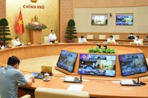 Thủ tướng họp chỉ đạo chống dịch với 2 tỉnh "đang xanh rờn thành đỏ rực"