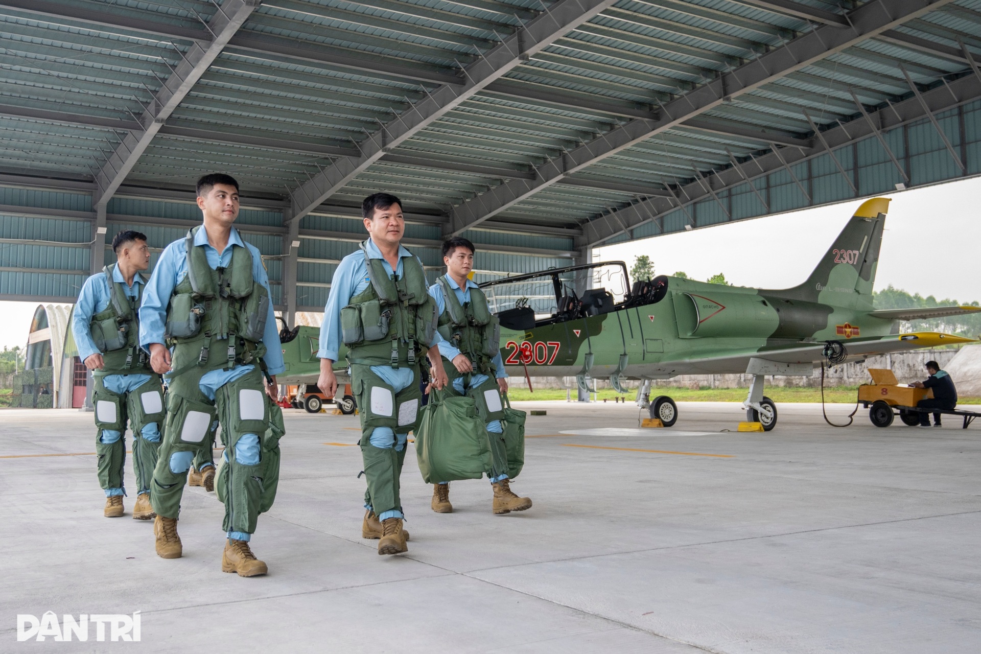 Đội hình mũi tên 5 tiêm kích SU-30MK2 đầy uy lực chuẩn bị cho đại lễ A80 - 16 Đội hình mũi tên 5 tiêm kích SU-30MK2 đầy uy lực chuẩn bị cho đại lễ A80 - 16