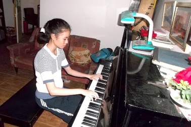 Cô bé nghèo với tiếng dương cầm vút bay