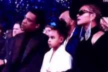 Bật cười vì con gái Beyonce không cho cha mẹ vỗ tay