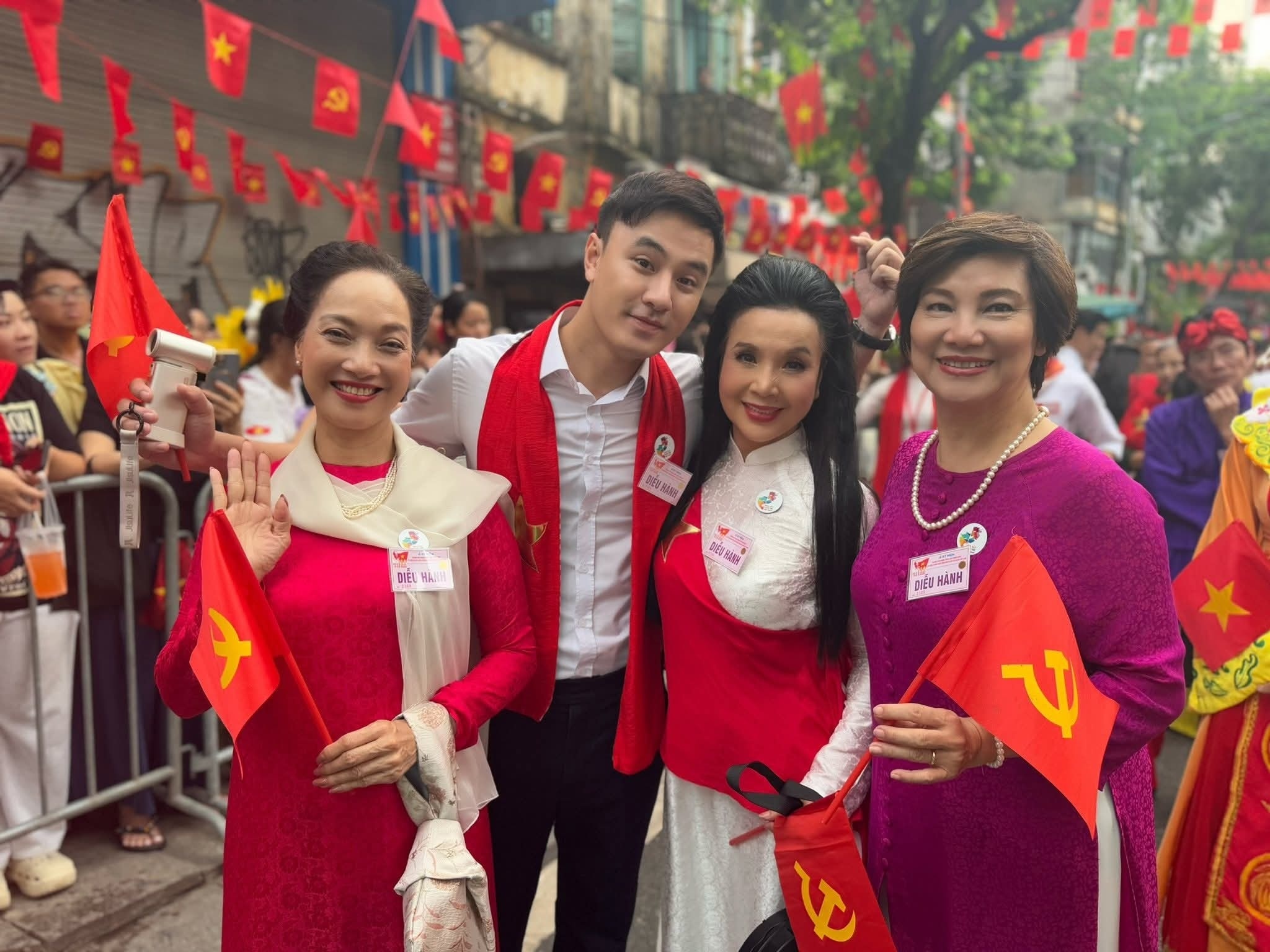 Dàn NSND diễu hành ở A80: Người là mẹ chồng dễ tính, người về hưu đắt show - 3