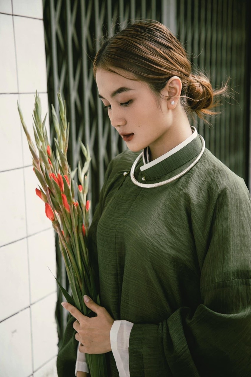 Nữ sinh ĐH Văn Lang sở hữu nét đẹp dịu dàng, thanh khiết say đắm lòng người - 6 Nữ sinh ĐH Văn Lang sở hữu nét đẹp dịu dàng, thanh khiết say đắm lòng người - 6