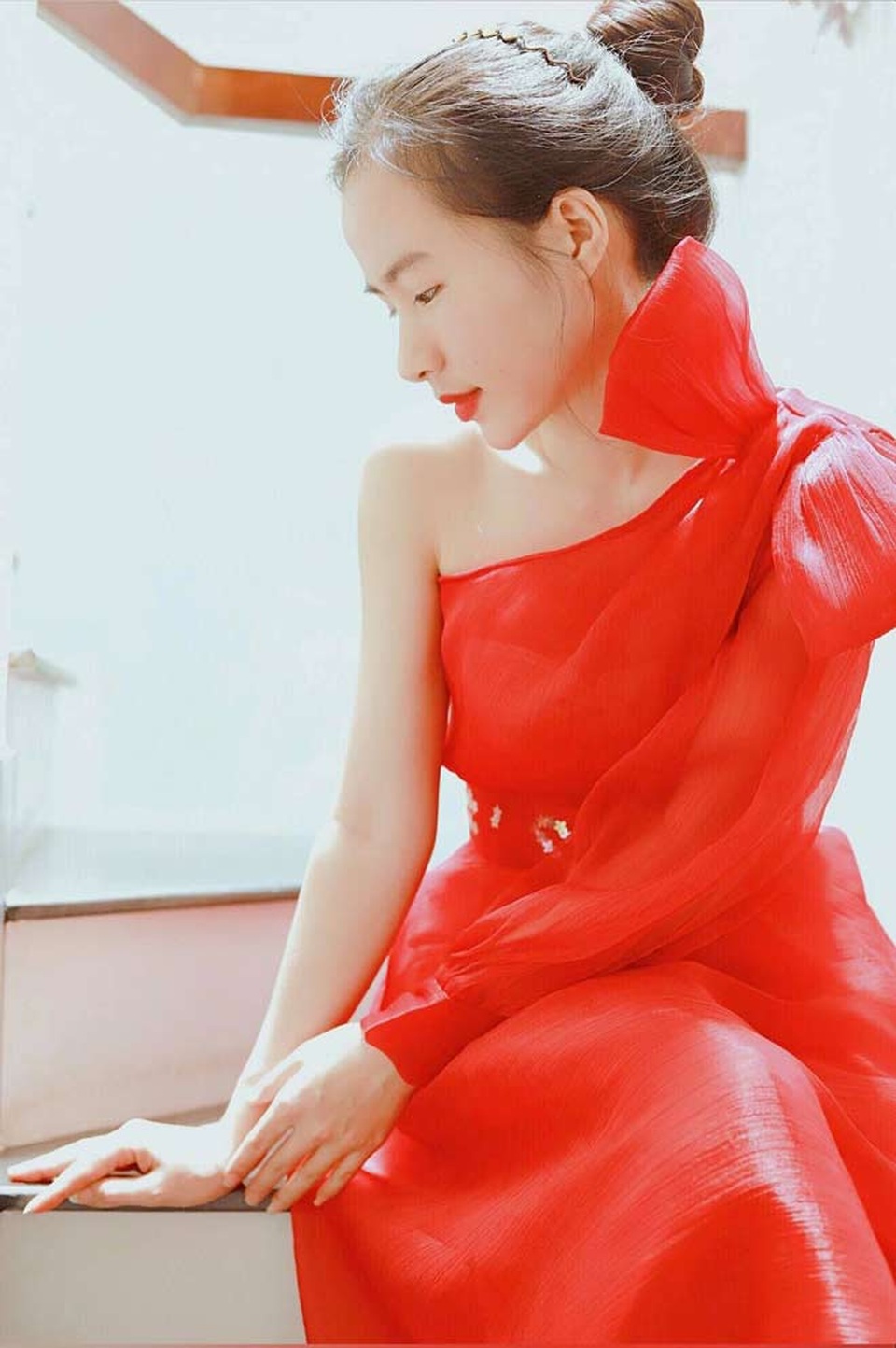 Cô giáo dạy Hóa đẹp như nàng thơ khiến dân mạng ngẩn ngơ - 6 Cô giáo dạy Hóa đẹp như nàng thơ khiến dân mạng ngẩn ngơ - 6