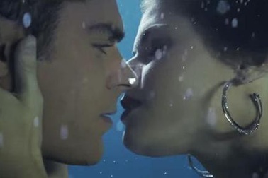 Cùng đón giao thừa với những màn khóa môi ngọt lịm trên màn ảnh