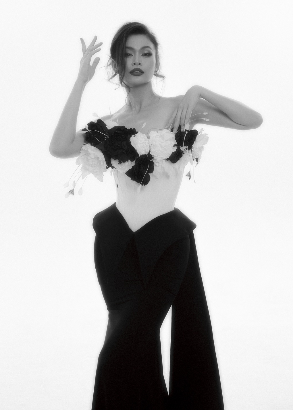 Mâu Thủy chụp ảnh cùng con trai 8 tháng tuổi, khoe bụng phẳng lì sau sinh - 8 Mâu Thủy chụp ảnh cùng con trai 8 tháng tuổi, khoe bụng phẳng lì sau sinh - 8