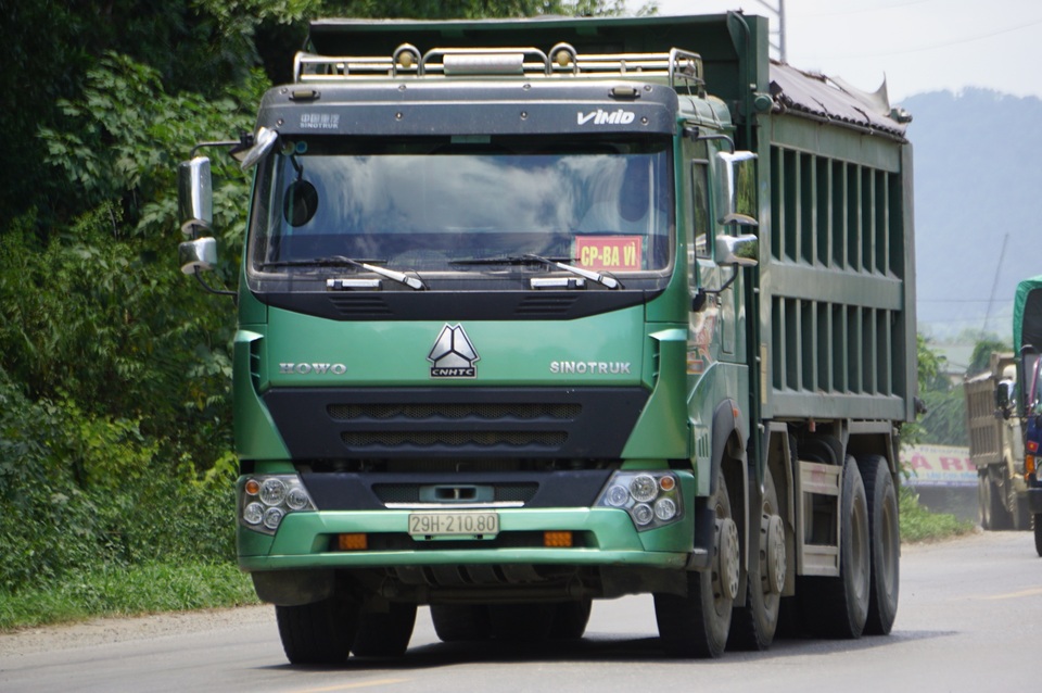 Hà Nội: Xe quá khổ, quá tải “đại náo” vùng ven đô - 3 Hà Nội: Xe quá khổ, quá tải “đại náo” vùng ven đô - 3