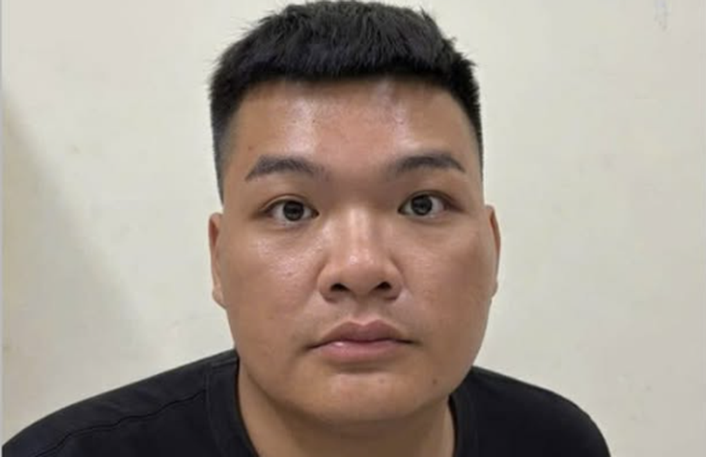 Hà Nội: 6 tiếng truy bắt đối tượng cướp tiệm vàng ở phố Núi Trúc - 1 Hà Nội: 6 tiếng truy bắt đối tượng cướp tiệm vàng ở phố Núi Trúc