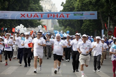 Hơn 1.500 người tham dự Giải chạy Báo Hà Nội mới mở rộng 2015