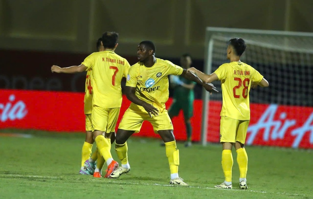 CLB Thanh Hóa thắng ngược Shan United tại giải Đông Nam Á - 2 CLB Thanh Hóa thắng ngược Shan United tại giải Đông Nam Á - 2