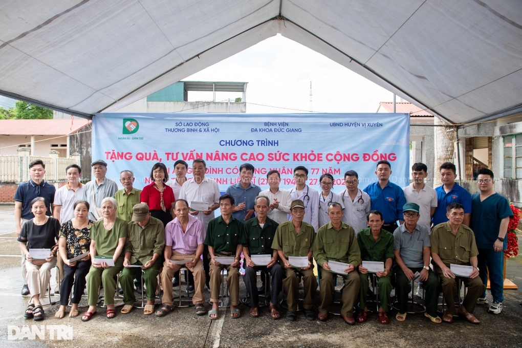 Hành trình khám bệnh, tri ân người có công dịp 27/7 của Dân trí - 16 Hành trình khám bệnh, tri ân người có công dịp 27/7 của Dân trí - 16