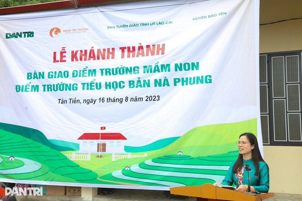 Khánh thành điểm trường Dân trí, chắp cánh ước mơ học sinh bản Nà Phung - 4 Khánh thành điểm trường Dân trí, chắp cánh ước mơ học sinh bản Nà Phung - 4