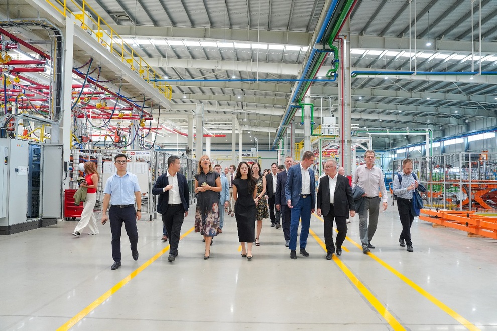 Bộ trưởng Bộ Công Thương Cộng hòa Séc thăm nhà máy ô tô Thành Công Việt Hưng - 1 Bộ trưởng Bộ Công Thương Cộng hòa Séc thăm nhà máy ô tô Thành Công Việt Hưng - 1
