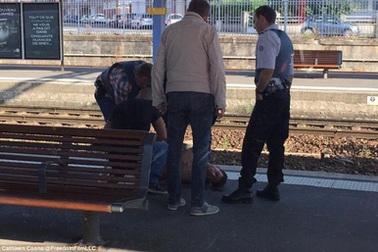 Kẻ xả súng trên tàu cao tốc là phần tử Hồi giáo cực đoan