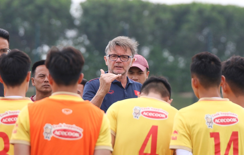 HLV Philippe Troussier: Tôi chịu trách nhiệm về các trận thua - 1 HLV Philippe Troussier: Tôi chịu trách nhiệm về các trận thua - 1