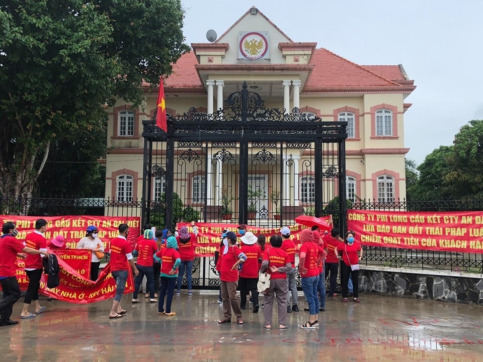 Khởi tố vụ công ty lừa đảo chiếm đoạt tài sản bằng dự án “ma” - 1 Khởi tố vụ công ty lừa đảo chiếm đoạt tài sản bằng dự án “ma” - 1
