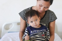 Giải cứu khối thoát vị bẹn bẩm sinh to như quả ổi cho bé 2 tuổi