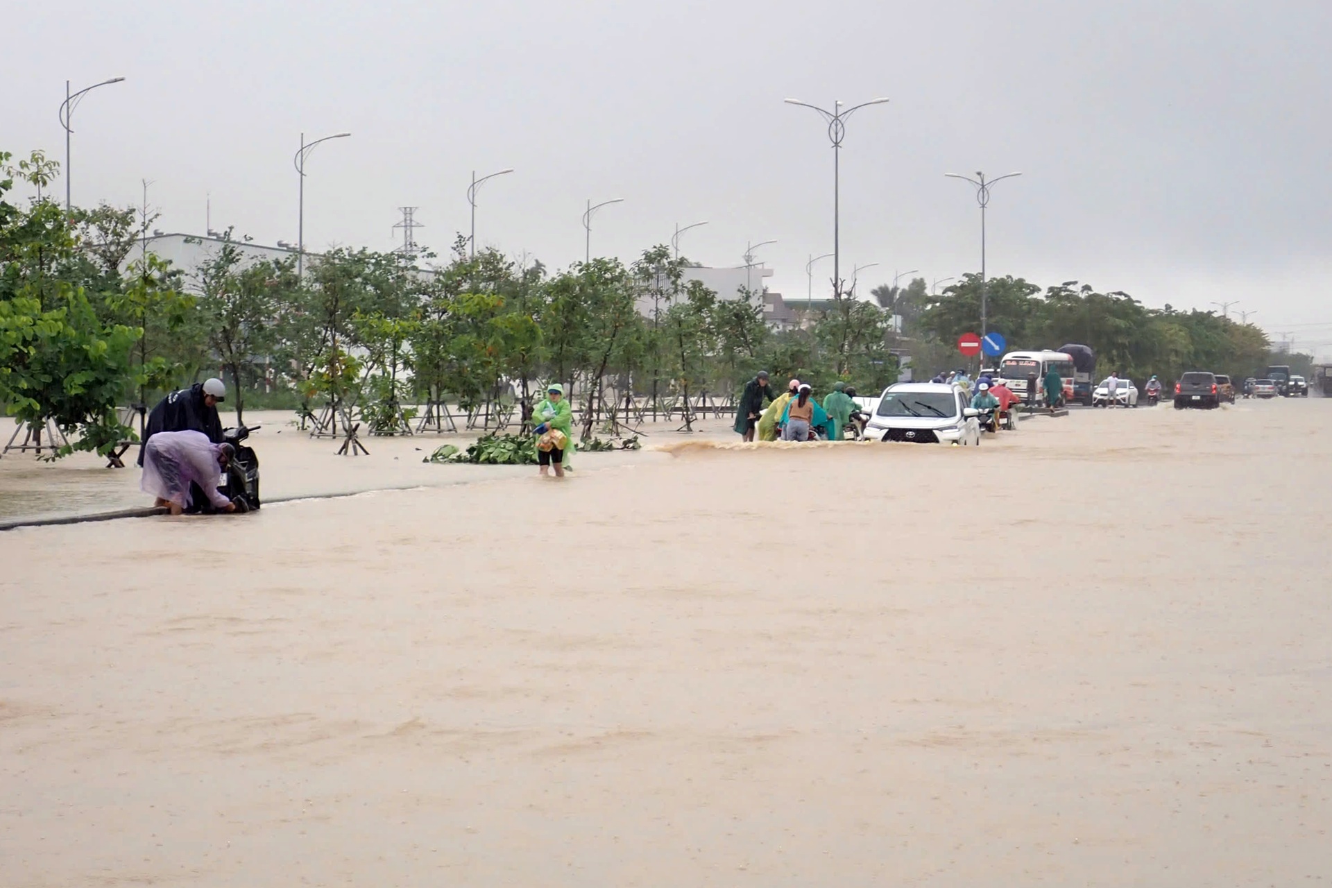 Lũ vượt đỉnh lịch sử 1986 và 1993, nhiều nơi trắng đêm sơ tán dân - 12