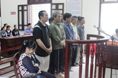 Buôn lậu hàng nghìn tấn xăng dầu trên biển