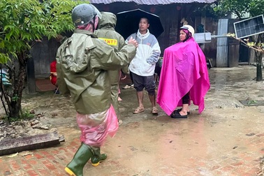 Vụ quả đồi đổ ập giữa trời nắng: Di dời thêm hàng trăm người dân