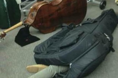 Khoảnh khắc hài hước của du khách khi bị kẹt xe, hoãn chuyến