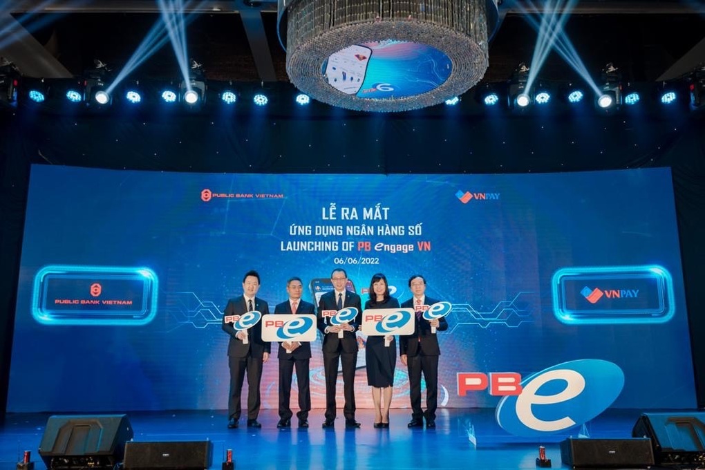 Người dùng trải nghiệm ứng dụng ngân hàng số PB engage VN - 1 Người dùng trải nghiệm ứng dụng ngân hàng số PB engage VN - 1