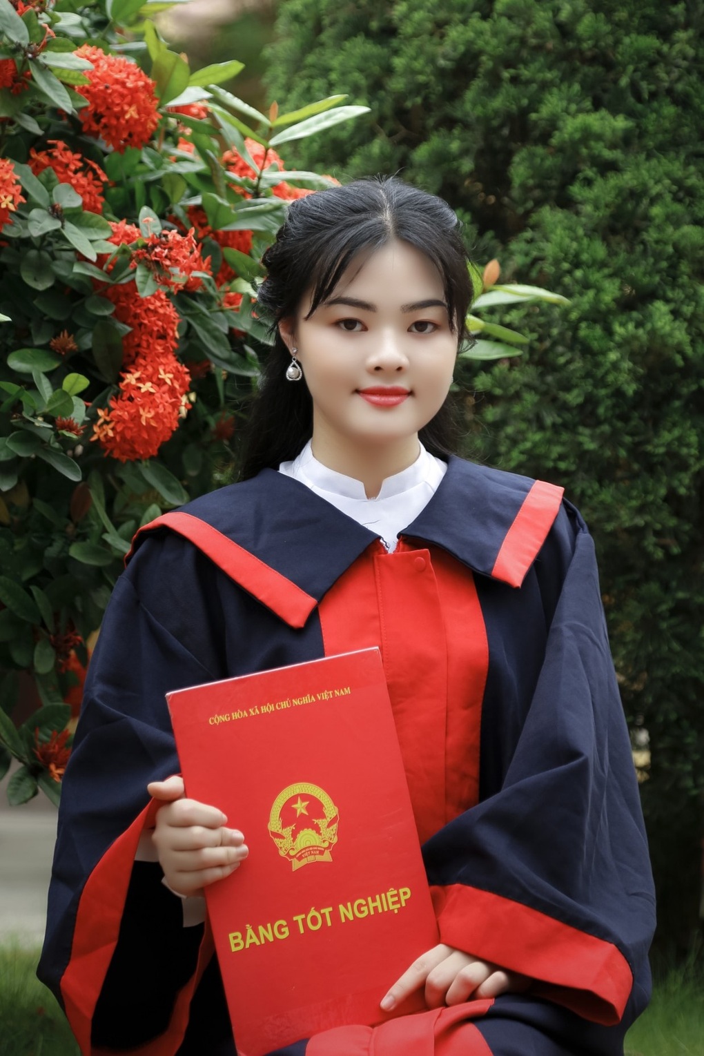 Thủ khoa khối D01 ở Hải Phòng nhiều lần khóc vì thấy thua kém bạn bè - 2 Thủ khoa khối D01 ở Hải Phòng nhiều lần khóc vì thấy thua kém bạn bè - 2